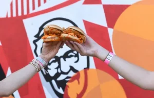 Fast-food : Krispy Kreme, Popeye’s… Pourquoi le débarquement de bouffe américaine s’intensifie depuis dix ans ?